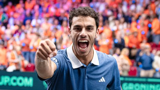 Francisco Cerúndolo y Tomás Etcheverry ganaron sus partidos para que Argentina lidere 2-0 en Copa Davis