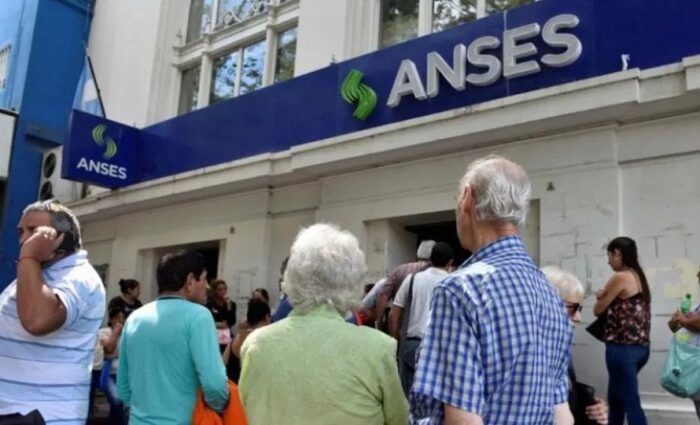 ANSES oficializó un aumento del 1,88% para jubilados y asignaciones en octubre
