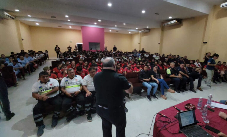 Las Breñas: el Municipio desarrolló una charla sobre concientización en siniestros viales, en la Casa de las Culturas.