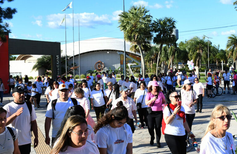 Caminata Rosa: Resistencia se movilizó por la concientización sobre el Cáncer de Mama