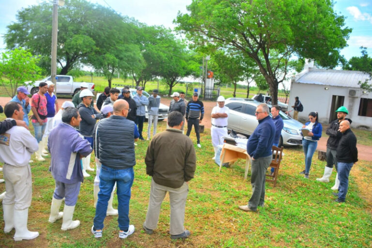 Personal del Frigorífico Municipal recibió indumentaria de trabajo