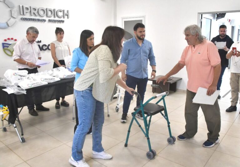 Iprodich entregó auydas técnicas a personas con discapacidad del Gran Resistencia