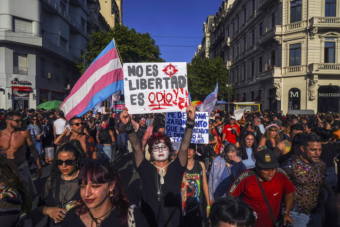 Marcha del Orgullo 2025: las calles porteñas se llenaron de colores, brillos y consignas de resistencia