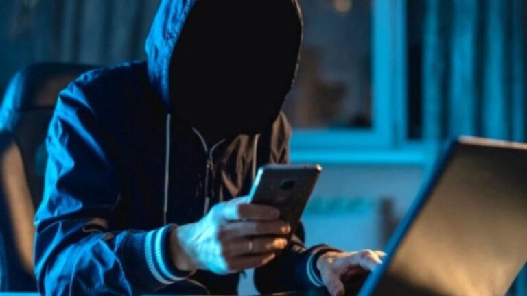 La nueva estafa en WhatsApp con la función «compartir pantalla» para robar tu dinero