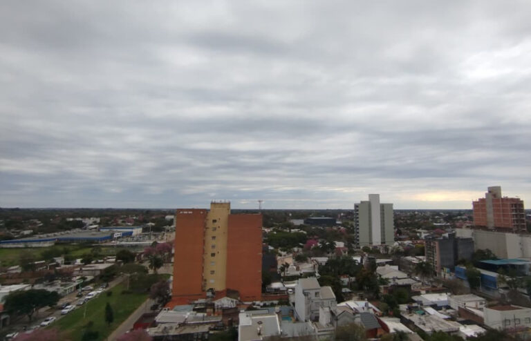 Llega un fin de semana caluroso, con altas probabilidades de lluvias y tormentas el domingo