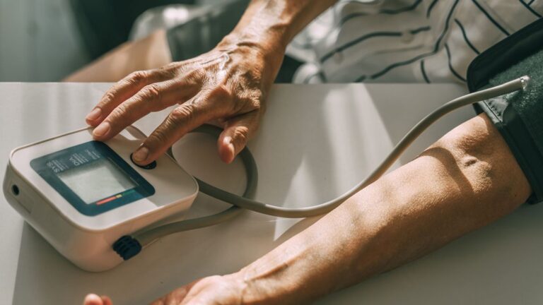 Un nuevo fármaco demostró alta eficacia para controlar la hipertensión: de cuál se trata