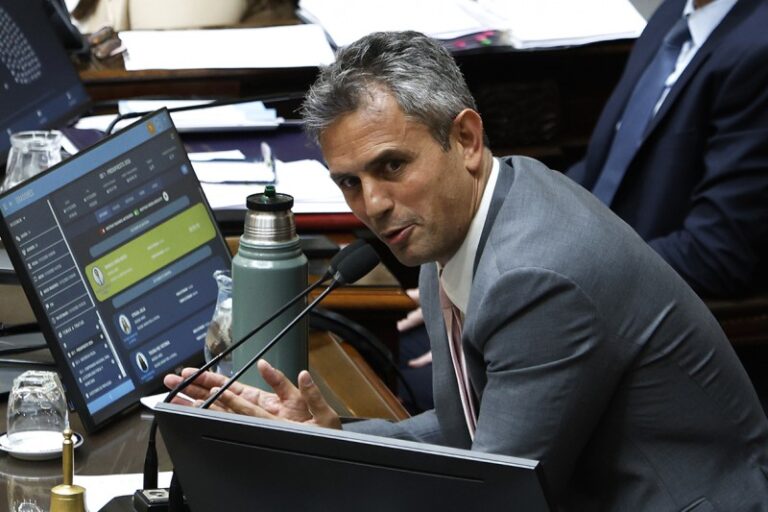 Escándalo en Diputados: Menem acordó con el kirchnerismo los lugares en la AGN y detonó la relación con el PRO