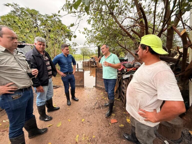 Colonia Benítez; trabajo articulado del Gobierno provincial y el municipio para asistir a los vecinos afectados
