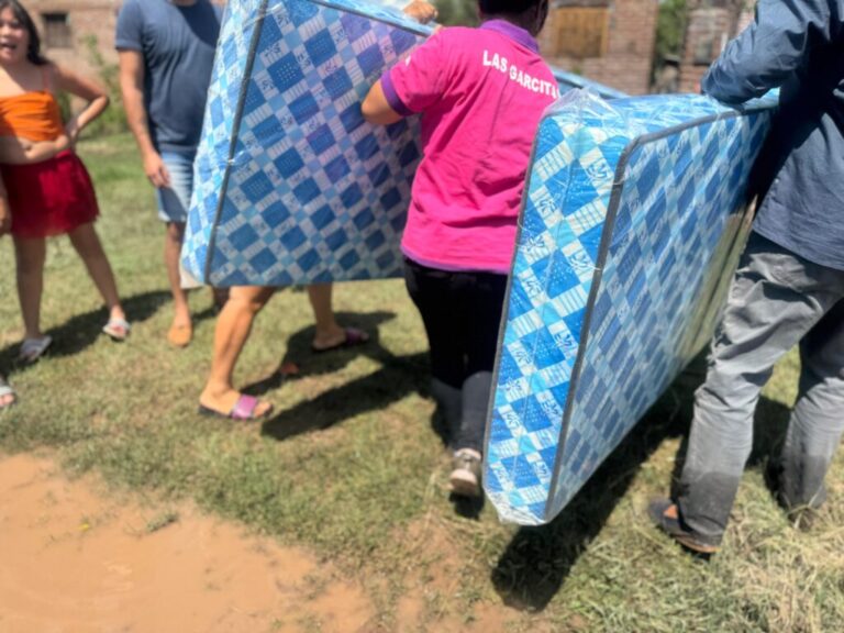 Las Garcitas: continúa la asistencia a familias afectadas por las lluvias