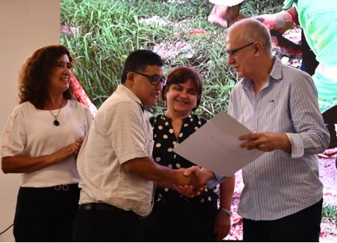 Titularización de cargos jerárquicos: Nikisch felicitó al personal e instó a seguir trabajando por el vecino