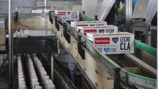 Lácteos Verónica paralizó tres plantas y los trabajadores las tomaron por salarios impagos