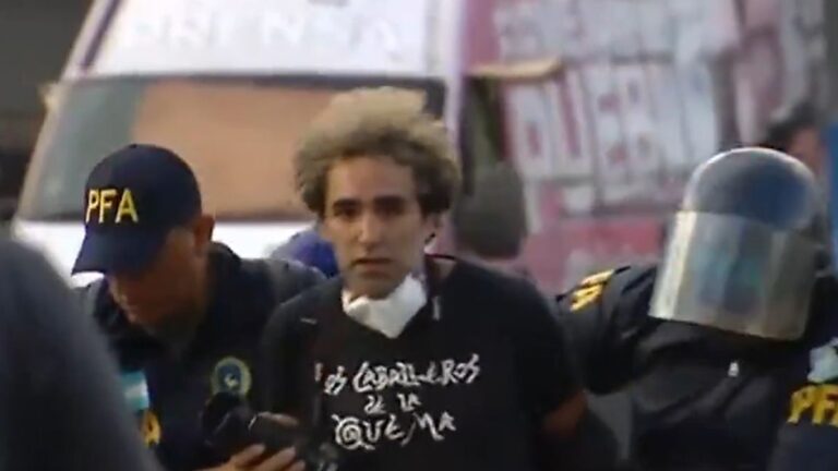 La Policía detuvo violentamente a manifestantes en Congreso: las imágenes