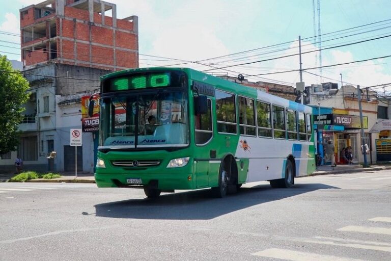 La UTA levantó el paro de colectivos pero advirtió: Si no pagan el viernes, se paraliza el servicio