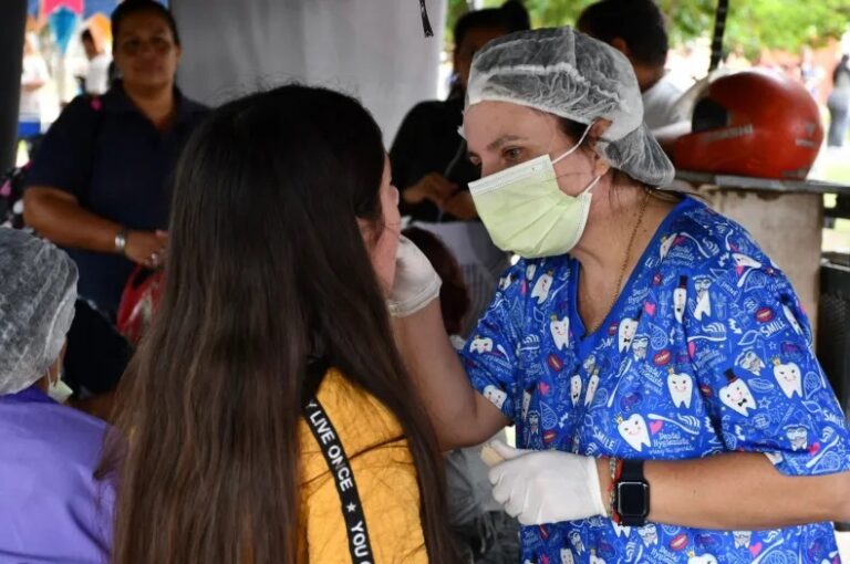 Vuelta a clases: Salud realizó más de 700 atenciones en el primer día de operativo