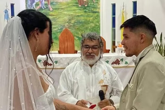 Polémica en Corrientes: una pareja trans se casó en una Iglesia y el Arzobispado lo declarará nulo