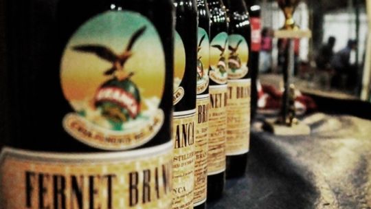 Festival del Fernet en Cosquín: la bebida que no tiene clase social y ahora tendrá su propio monumento