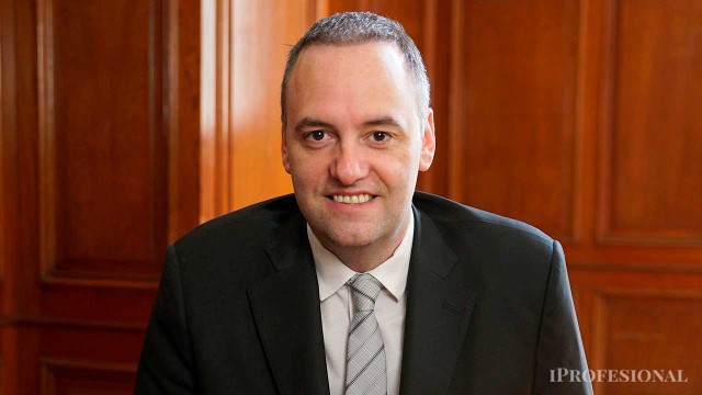 Adorni, tras el polémico viaje a EEUU: «Uno hace las cosas bien, pero puede equivocarse»