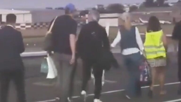 Otro escándalo de Manuel Adorni: trasciende el video del vuelo privado a Punta del Este y el millonario costo