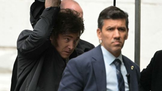 Milei llegó a Tucumán blindado y sin «Tour de la gratitud» en medio del clima hostil con los libertarios